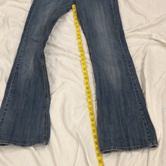 Street Denim Distressed Jeans Boot Cut Peacock Embroidered Back Flap Poc… - Picture 4 of 12